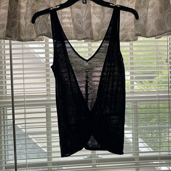 Lululemon - Black Mix & Mingle Tank - V-Neck Women's Top - XS- S - Picture 3 of 4